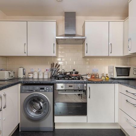 Virexxa Bletchley - Executive Suite - 2Bed Flat With Free Parking Milton Keynes Eksteriør billede