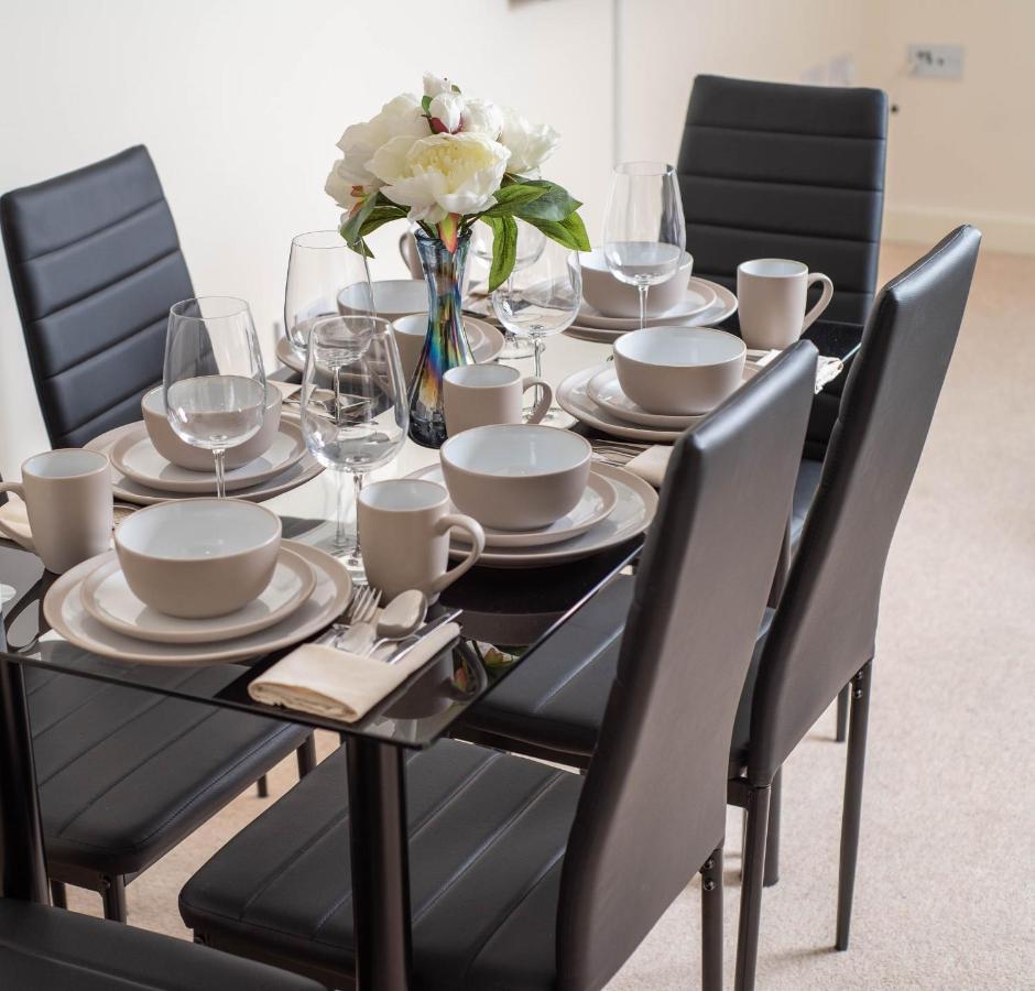 Virexxa Bletchley - Executive Suite - 2Bed Flat With Free Parking Milton Keynes Eksteriør billede