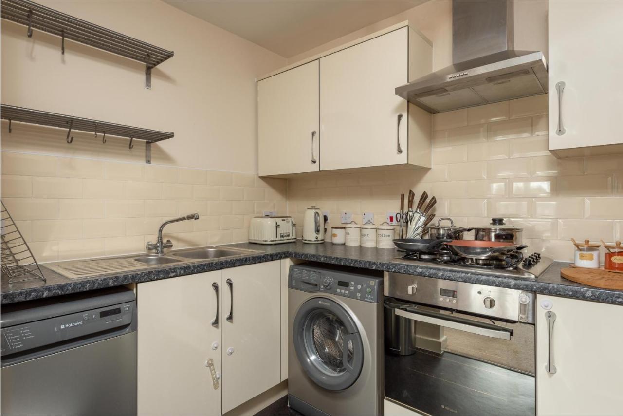 Virexxa Bletchley - Executive Suite - 2Bed Flat With Free Parking Milton Keynes Eksteriør billede